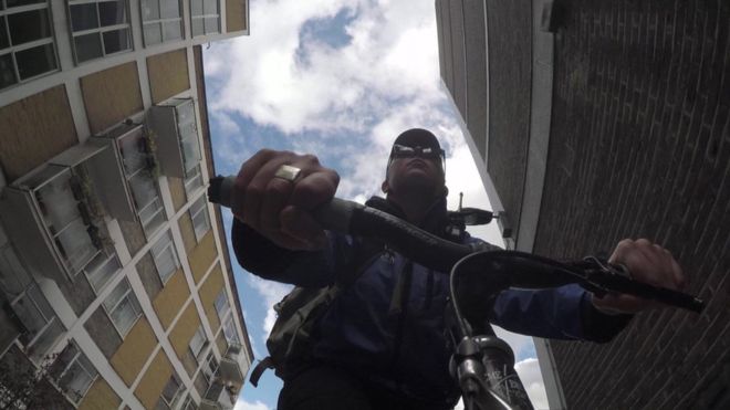 _89372613_courier2_bbc